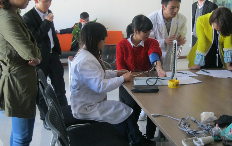 2012年11月20日，天度集團與廣州中醫(yī)學院合作，為員工進行健康教育、健康普查和中醫(yī)理療活動，活動為期4天，在活動期間，為員工進行健康檢查、常見病的咨詢及檢測、常見病（頸椎病、肩周炎、關節(jié)炎、腰腿痛、椎間盤突出癥、失眠、便秘、高血壓、糖尿病、咽炎、胃病、前列腺炎、婦科疾病、靜脈曲張、肥胖等疾?。┑尼樉睦懑?、拔罐、足療等服務