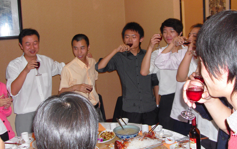 2009年9月24日，為迎接中秋佳節(jié)來臨，慶祝60周年國慶，答謝天度員工為公司快速發(fā)展所做出貢獻(xiàn)，天度網(wǎng)絡(luò)公司進(jìn)行了員工歡唱活動(dòng)。天度是一個(gè)年輕的團(tuán)隊(duì)，也是一個(gè)充滿活力的團(tuán)隊(duì)，也將是一個(gè)快樂的團(tuán)隊(duì)。