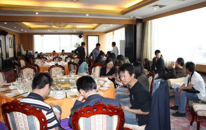 2009年2月29日，昆明天度網(wǎng)絡(luò)公司多名員工生日之際，公司在滇池路“西貢碼頭.中云名菜館”舉辦了集體生日宴會(huì)。天度部分同事及天度部分客戶共計(jì)100余人參加了本次活動(dòng)。