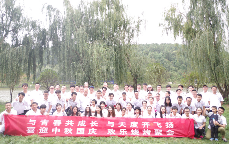 歡樂此時(shí)已蔓延整個(gè)龍潤(rùn)大龍?zhí)缎蓍e生態(tài)園！