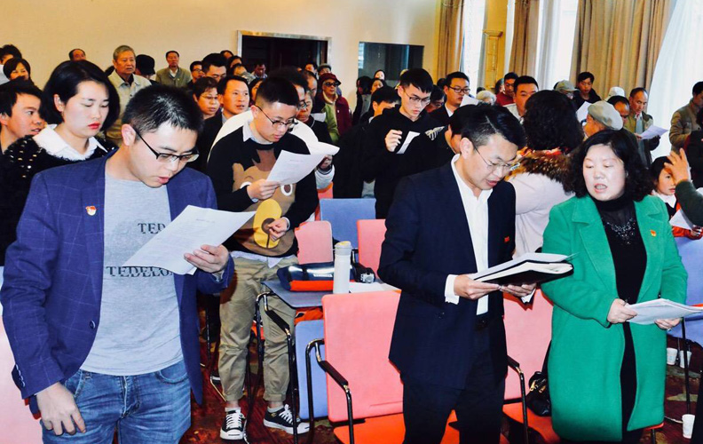 把握關(guān)鍵，抓好書記隊伍建設(shè)。企業(yè)黨支部書記是企業(yè)黨委的核心，是貫徹落實(shí)黨的路線方針政策和上級黨委各項決定和指示的責(zé)任人。企業(yè)黨支部書記的素質(zhì)、能力、工作方法、工作作風(fēng)以及人格魅力等因素，直接影響企業(yè)黨組織政治核心作用的發(fā)揮，也關(guān)系到企業(yè)是否健康、和諧、持續(xù)發(fā)展。今年，公司黨支部積極配合上級組織部門做好培訓(xùn)工作，選派人員參加了多次培訓(xùn)。